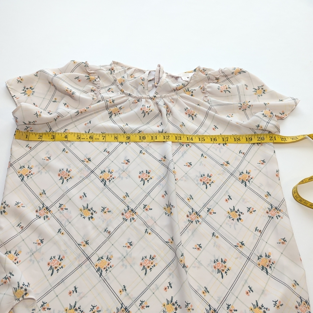LC Lauren Conrad Cream w Yellow & Pink Floral Lightweight Top Keyhole Back Sze M - Picture 5 of 9